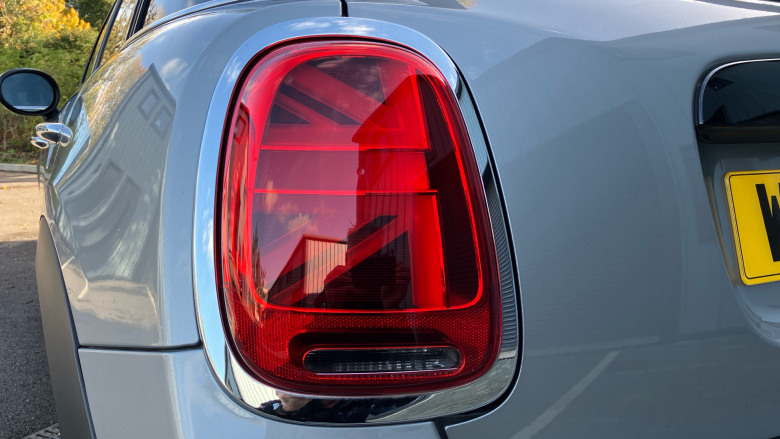 MINI Hatchback 1.5 Cooper Classic Premium 5dr Auto Petrol Hatchback